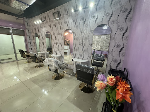 Iwana Beauty Saloon