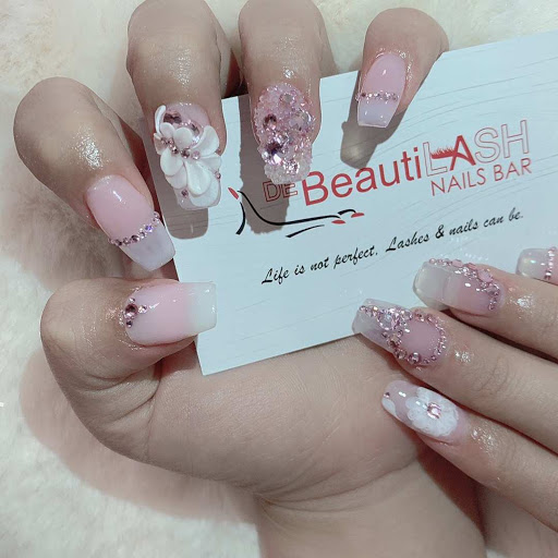 De BeautiLash & Nail Bar