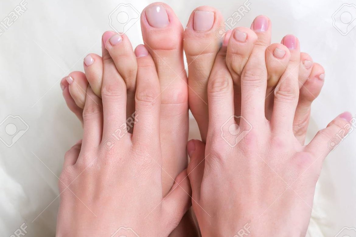 fingirls n toes
