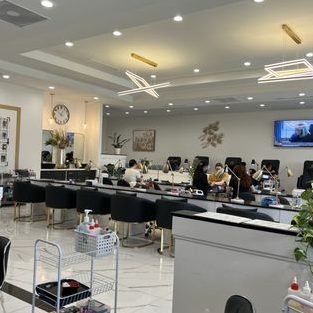 nail hut salon 1