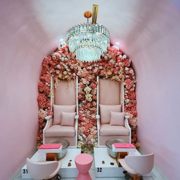 pinked nail bar
