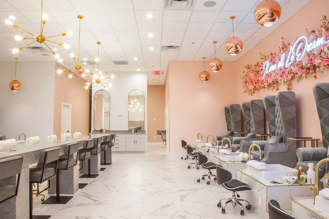 salon nail beautiful