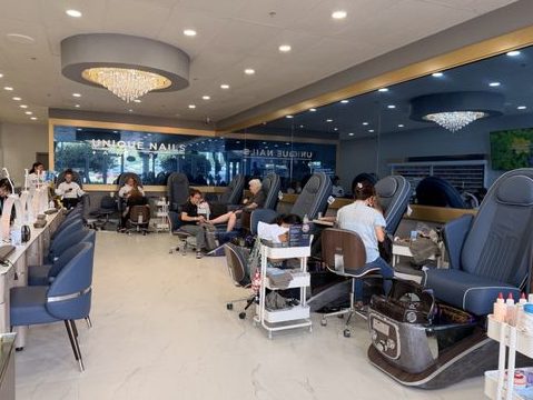 uniqueen nail saloon academy