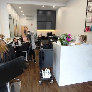 vic hair and make up studio